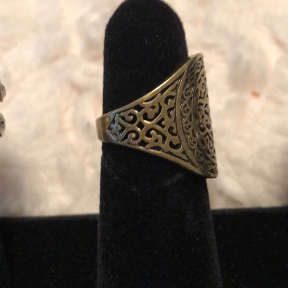 Ring - Picture 2 of 3